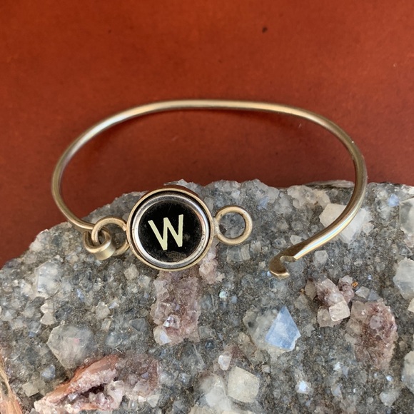 W typewriter key bracelet - Picture 4 of 5